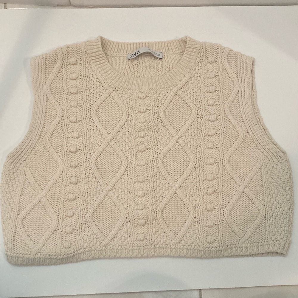 Zara Cream Cable Knit Sweater Vest Size S Crew Neck Cropped Body